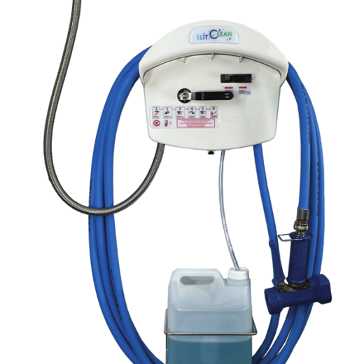 Centrale d’hygiène fermée à un produit, avec capot, tuyau bleu, pistolet et bidon