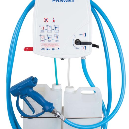 Station Seko ProWash avec tuyau, pistolet et deux bidons sur support